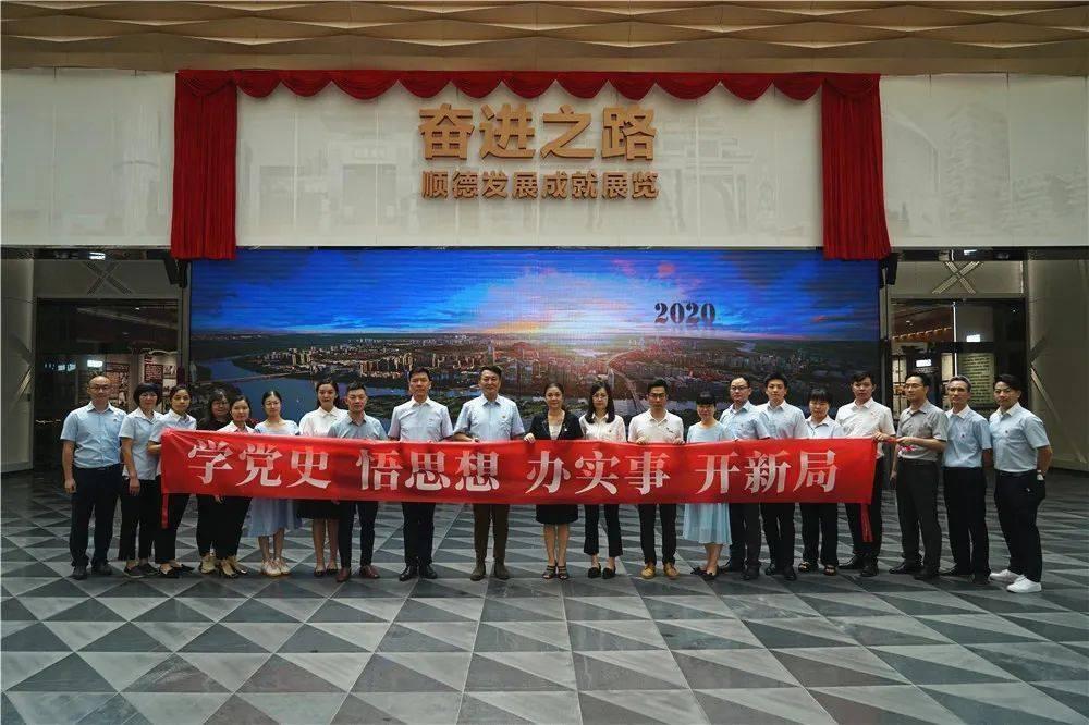 轰动一时的中国首例5胞胎：父亲劳累过世，孩子们已20岁在上大学
