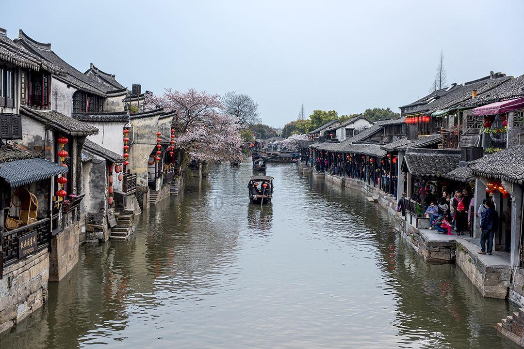 刘备作为是一个卖草鞋的，皇帝为什么认他为皇叔？游戏画面